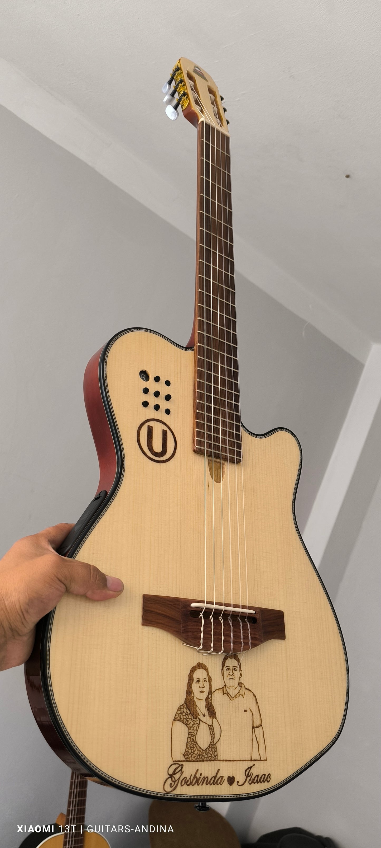 Cientos de guitarras personalizadas