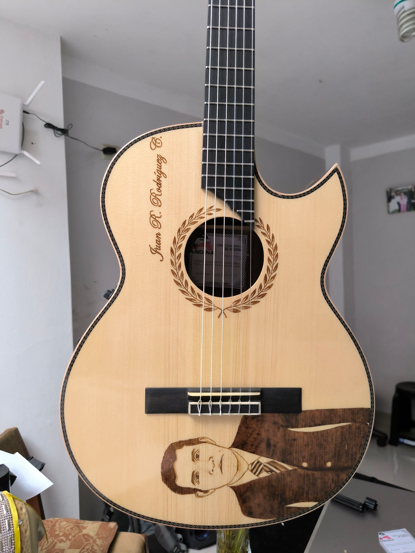 Cientos de guitarras personalizadas
