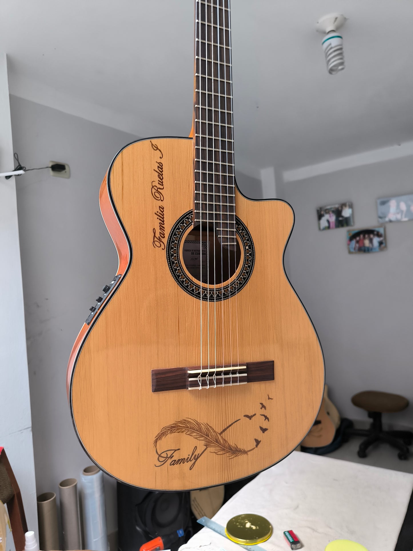 Cientos de guitarras personalizadas