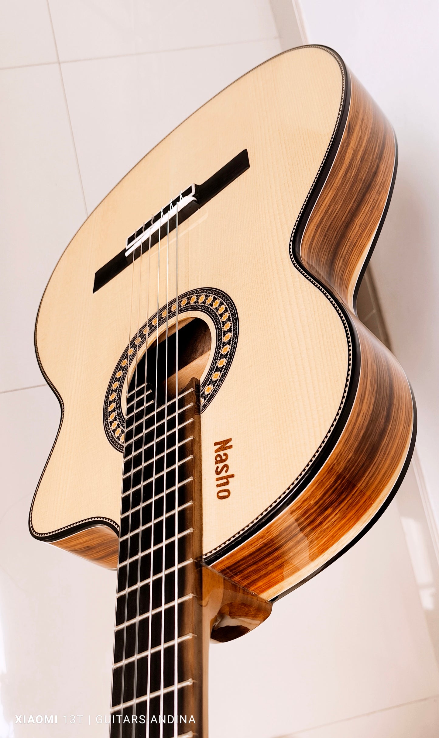 Cientos de guitarras personalizadas