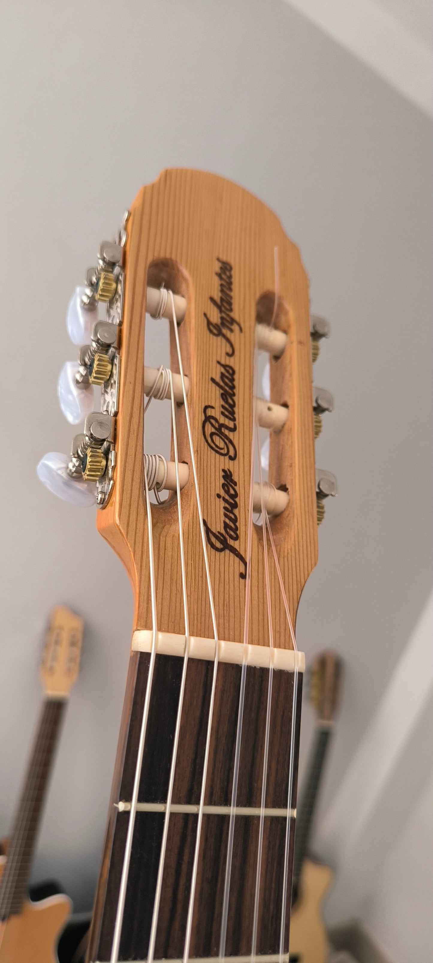 Cientos de guitarras personalizadas