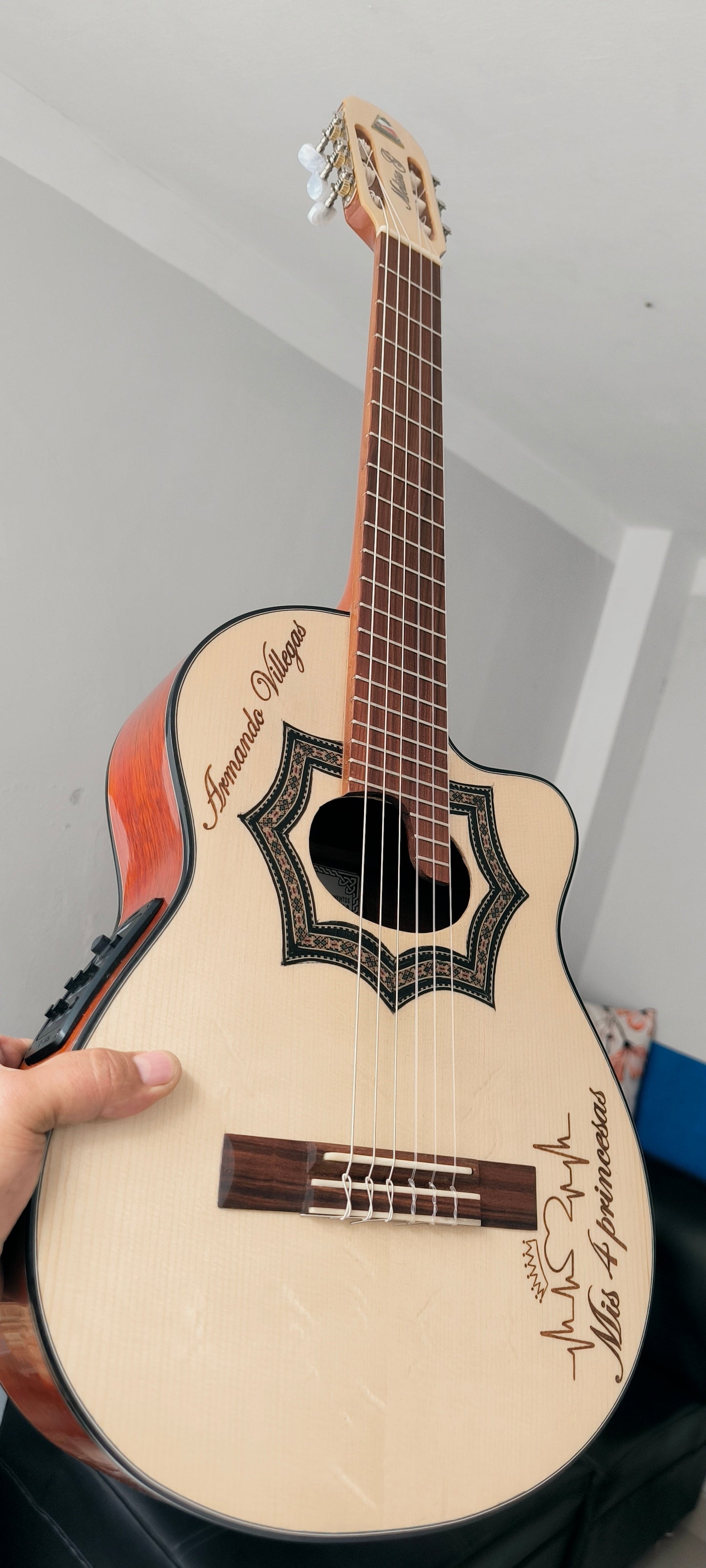 Cientos de guitarras personalizadas