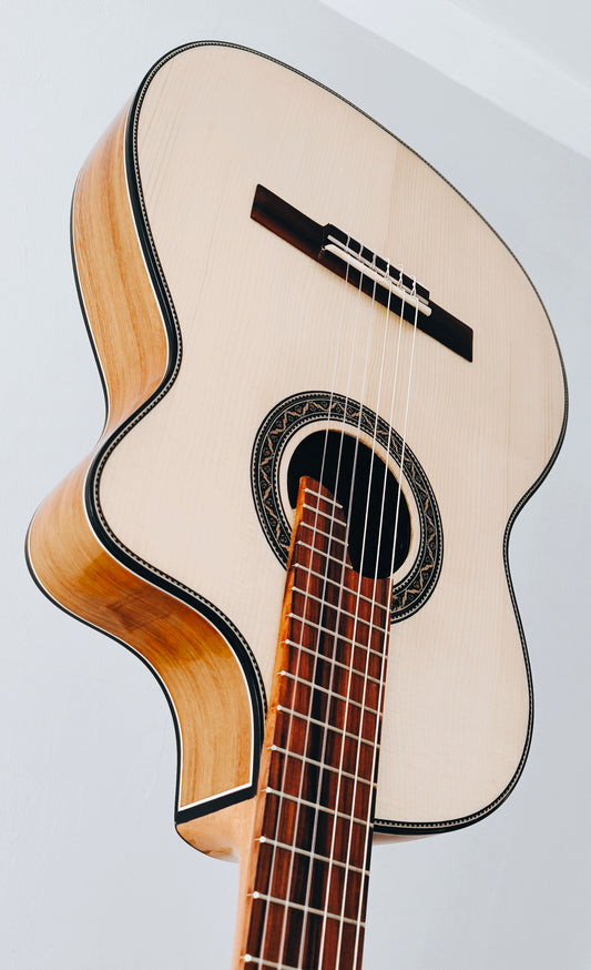 Guitarra Andina AN Slim Belcat - Electroacústica Delgada 6.5cm con Sistema Oculto