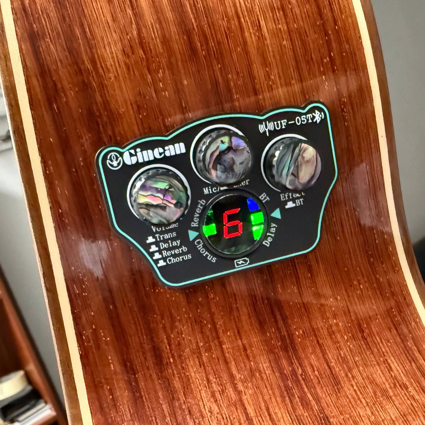 Luna Andina - Guitarra Electroacústica Artesanal con Bluetooth y Efectos Digitales