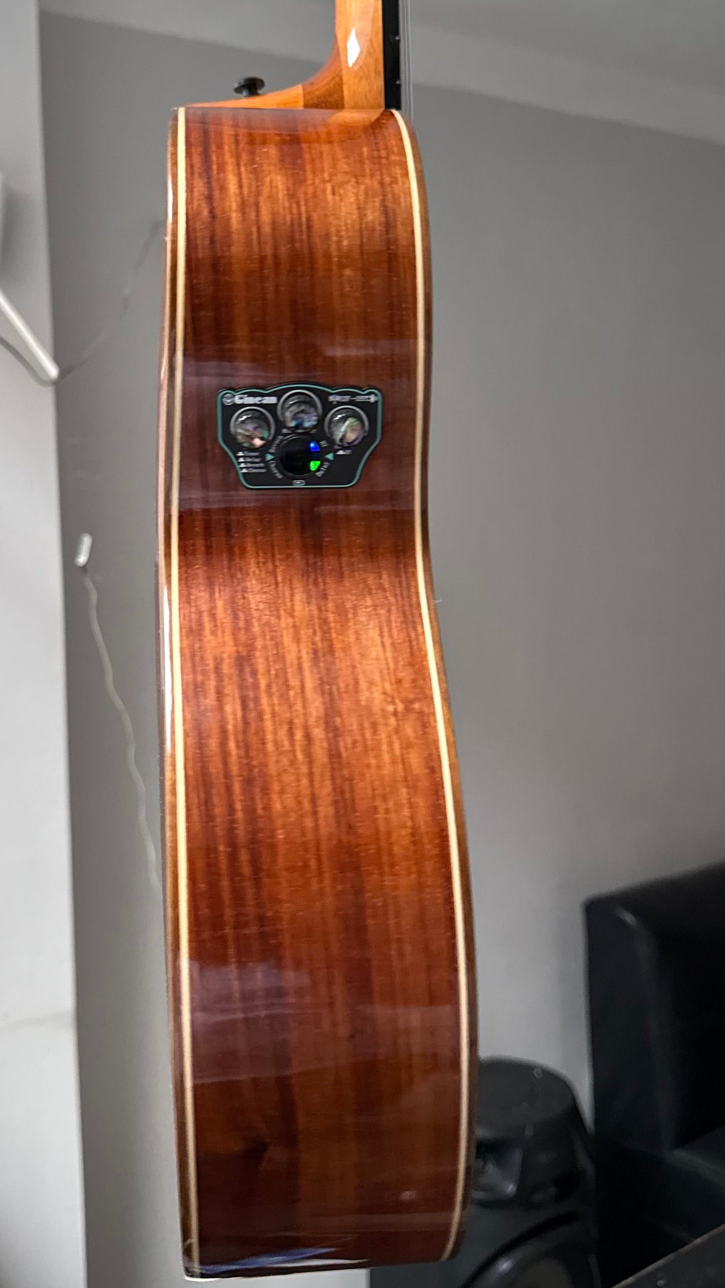 Luna Andina - Guitarra Electroacústica Artesanal con Bluetooth y Efectos Digitales