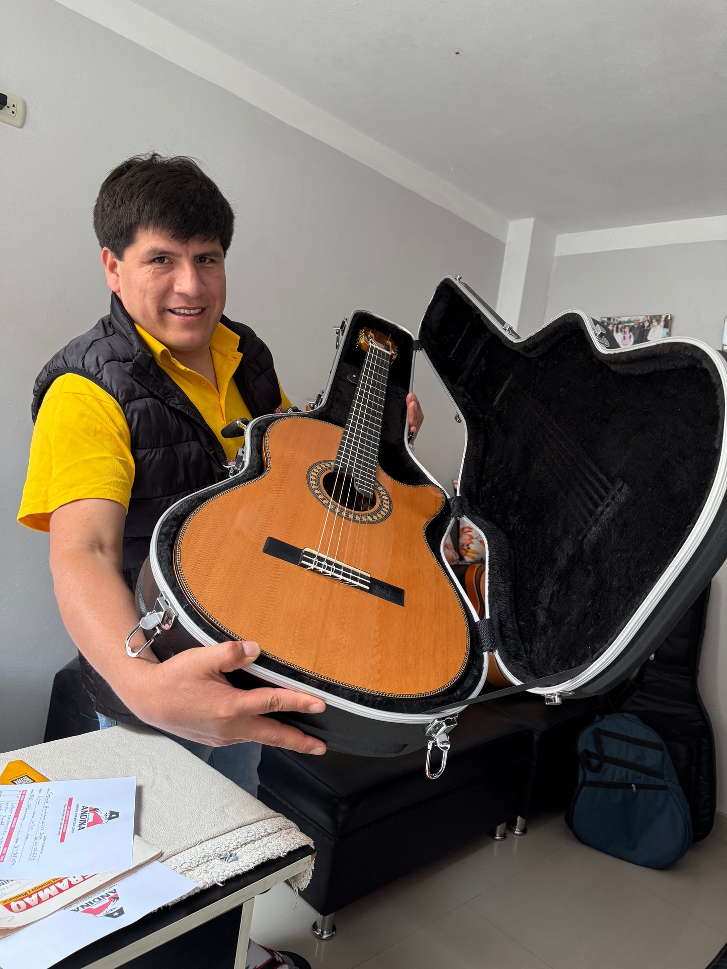 Guitarra Andina Sendal - Electroacústica Profesional con Tecnología Bluetooth