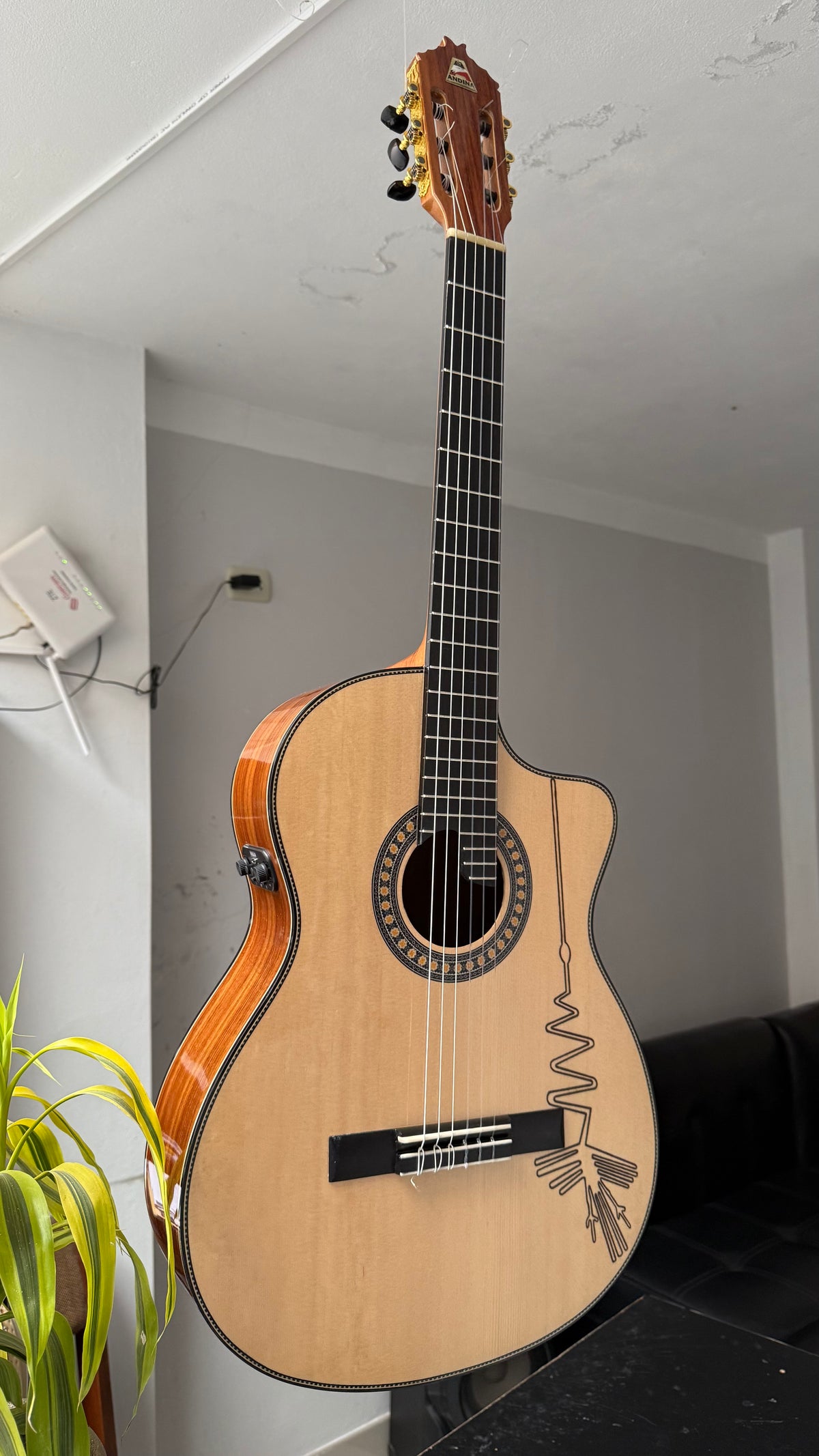 Guitarra Profesional AN500 Premium - Electroacústica con Bluetooth y Efectos Digitales