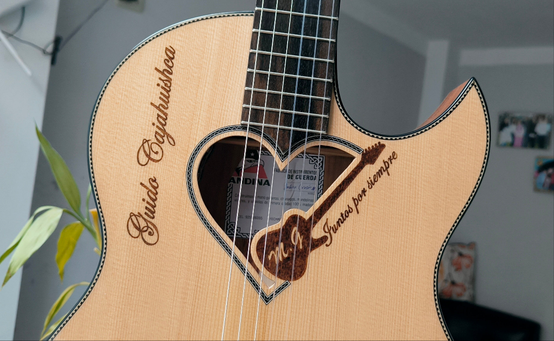 Guitarra Andina Corazón - Boca en Forma de Corazón con Sistema Rlbags Oculto