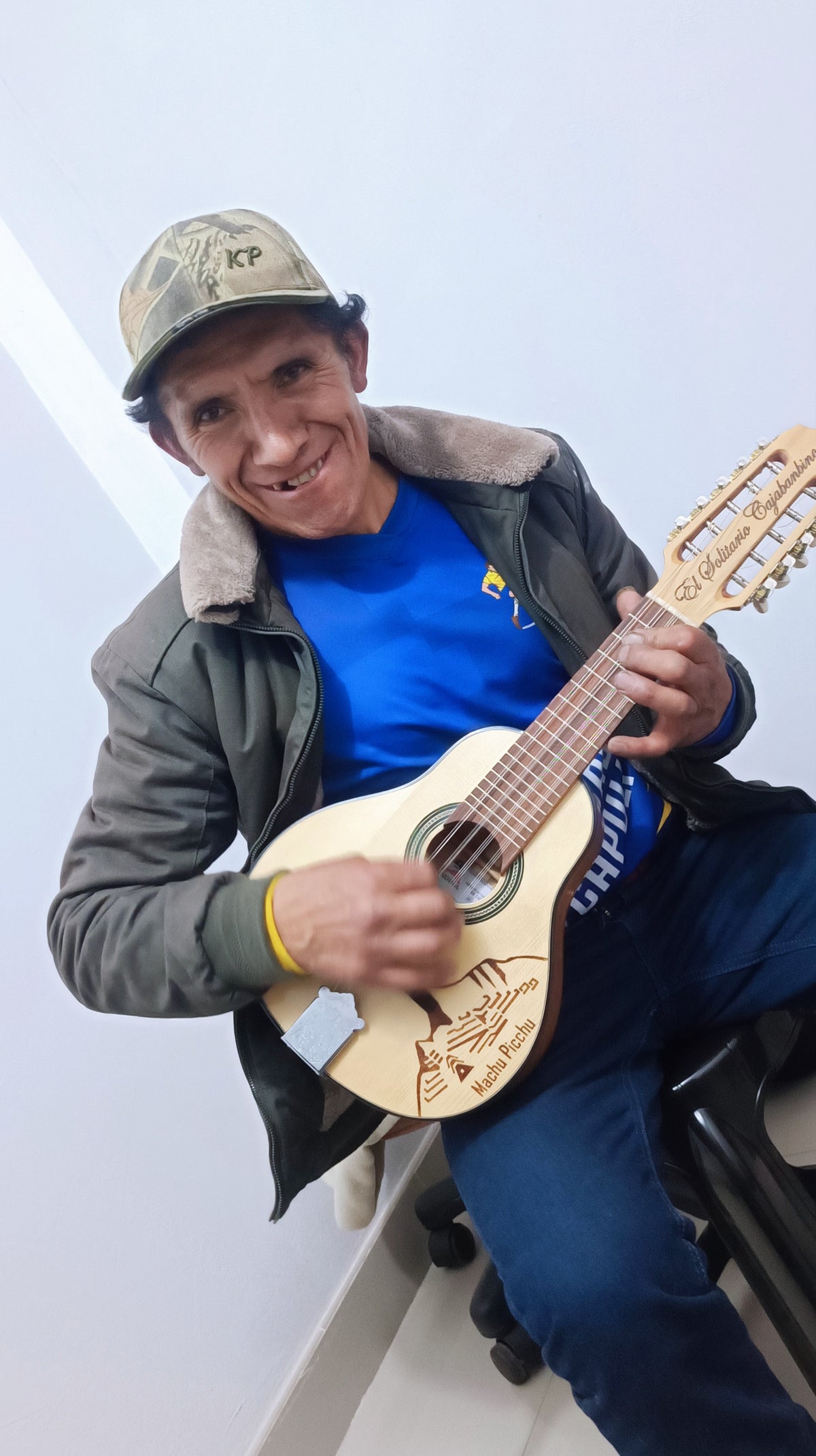 Mandolina Andina Machu Picchu - Electroacústica con Sistema Fishman y Diseño Quemado