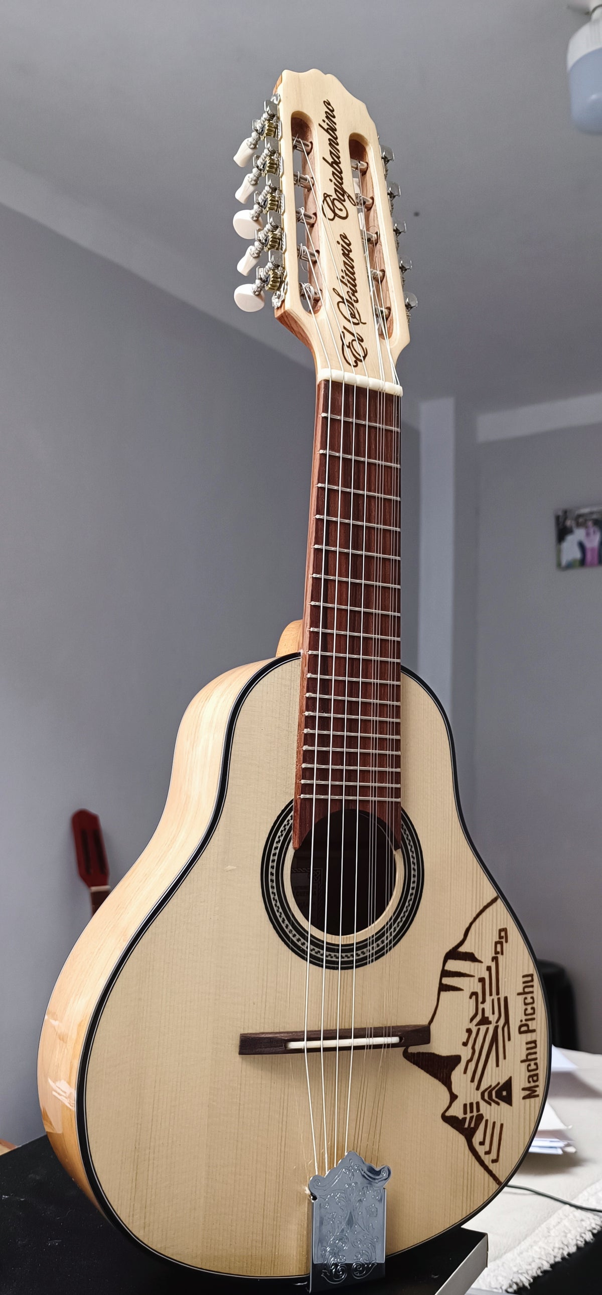 Mandolina Andina Machu Picchu - Electroacústica con Sistema Fishman y Diseño Quemado
