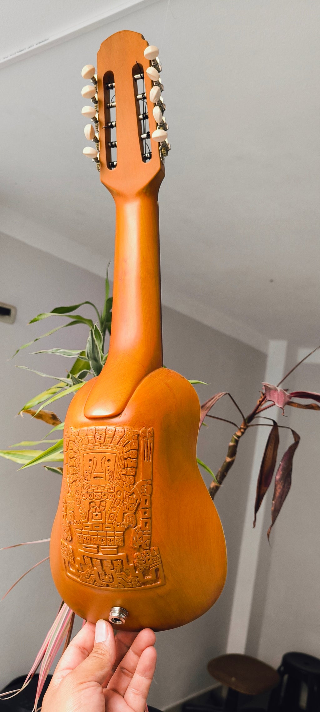 Charango Andino Tallado - Artesanal con Diseño en Alto Relieve