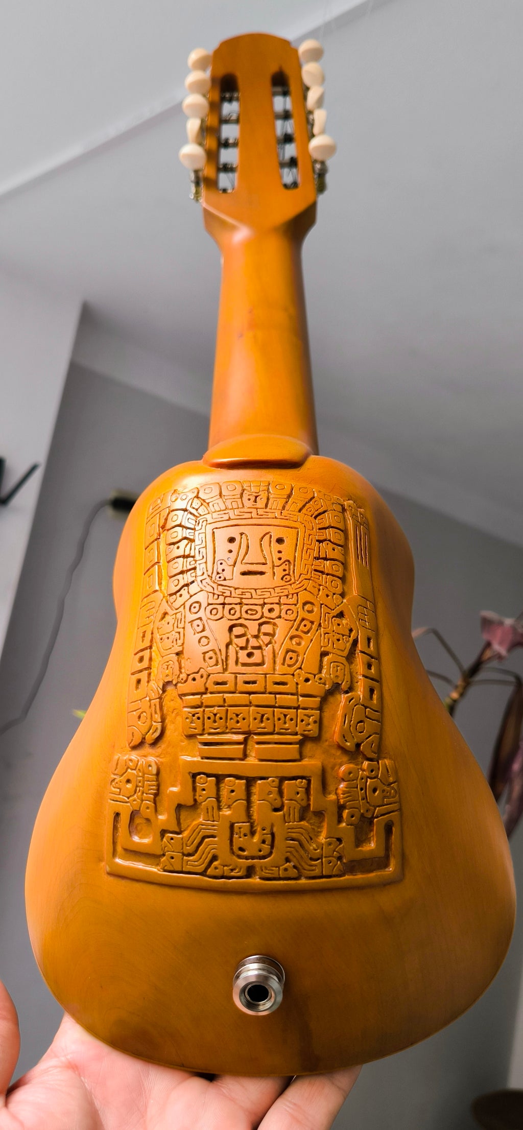 Charango Andino Tallado - Artesanal con Diseño en Alto Relieve