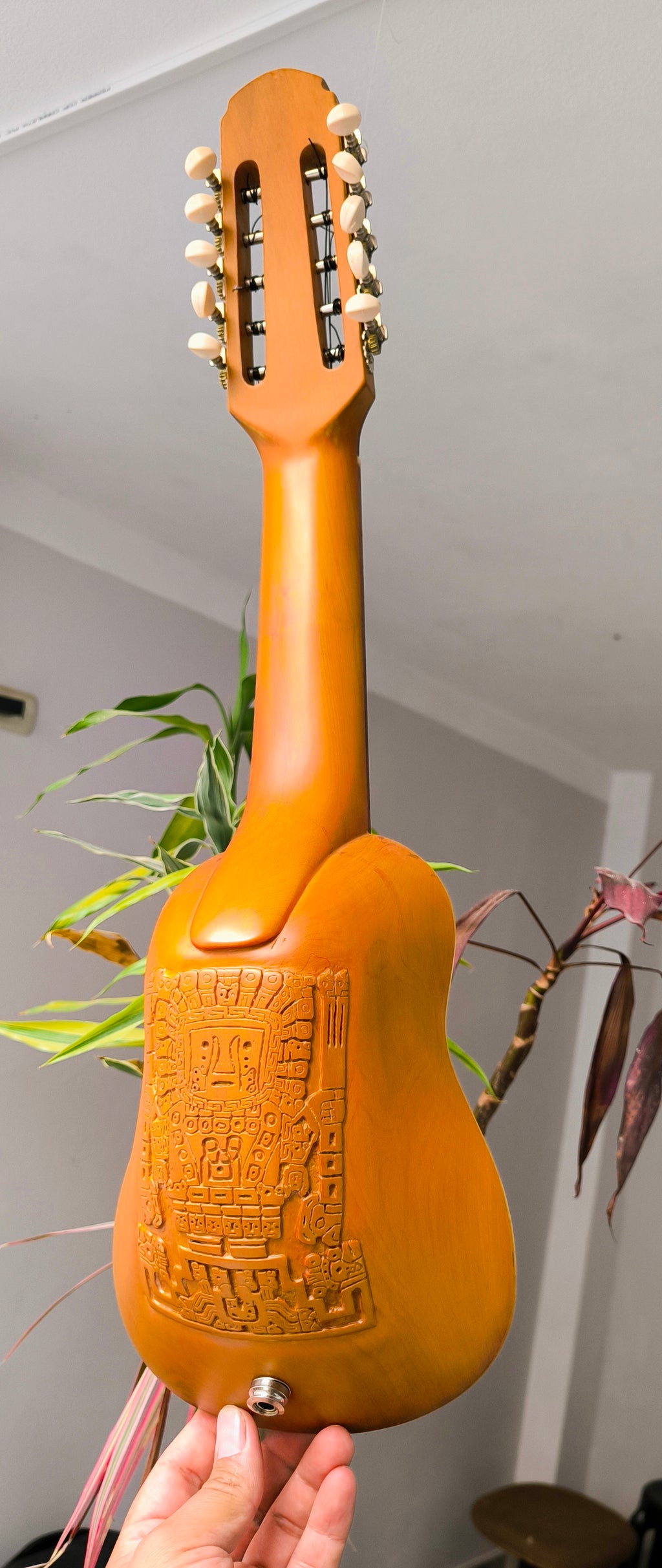 Charango Andino Tallado - Artesanal con Diseño en Alto Relieve