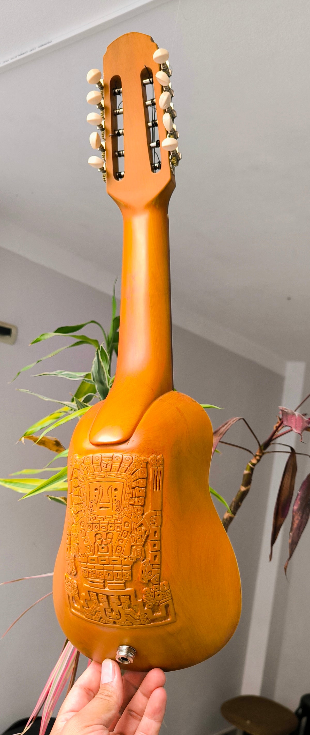 Charango Andino Tallado - Artesanal con Diseño en Alto Relieve