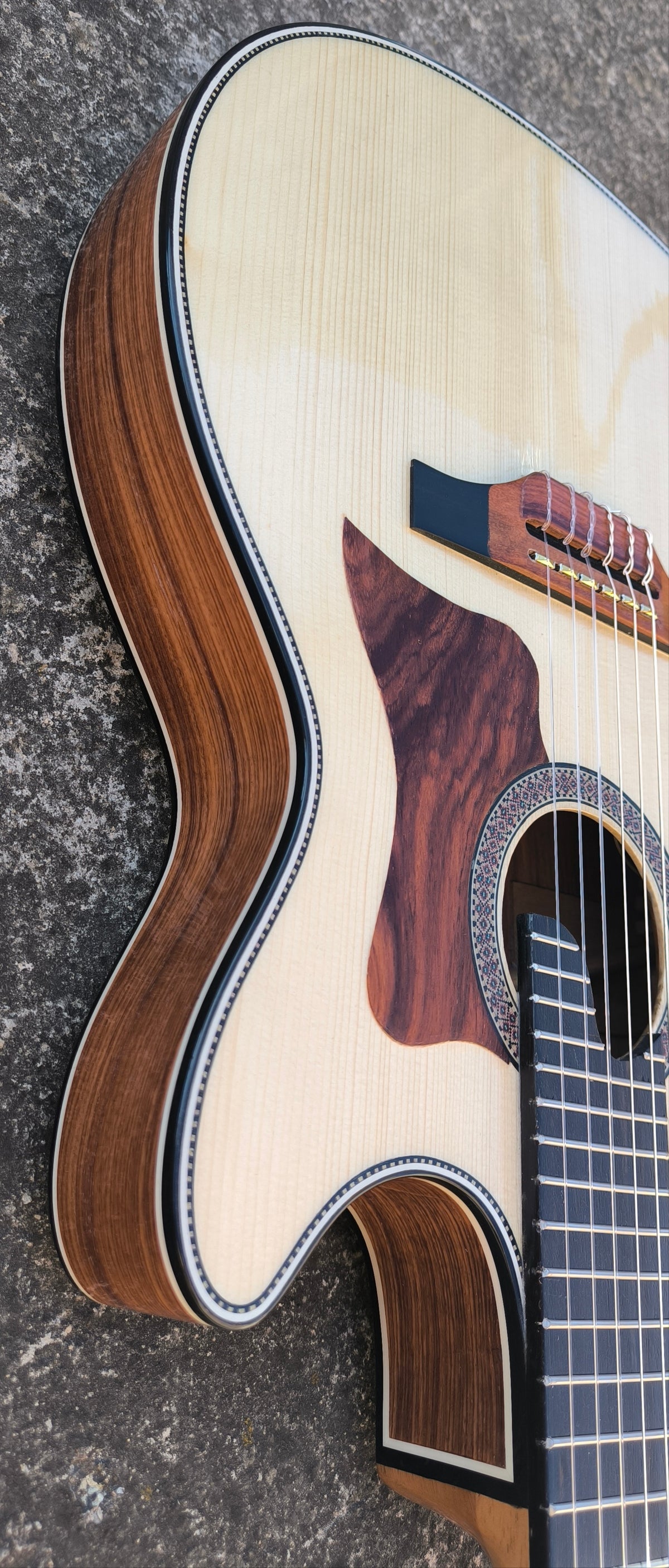 Guitarra Andina Pro27 RMC - 27 Trastes con Sistema RMC Sensores Oro
