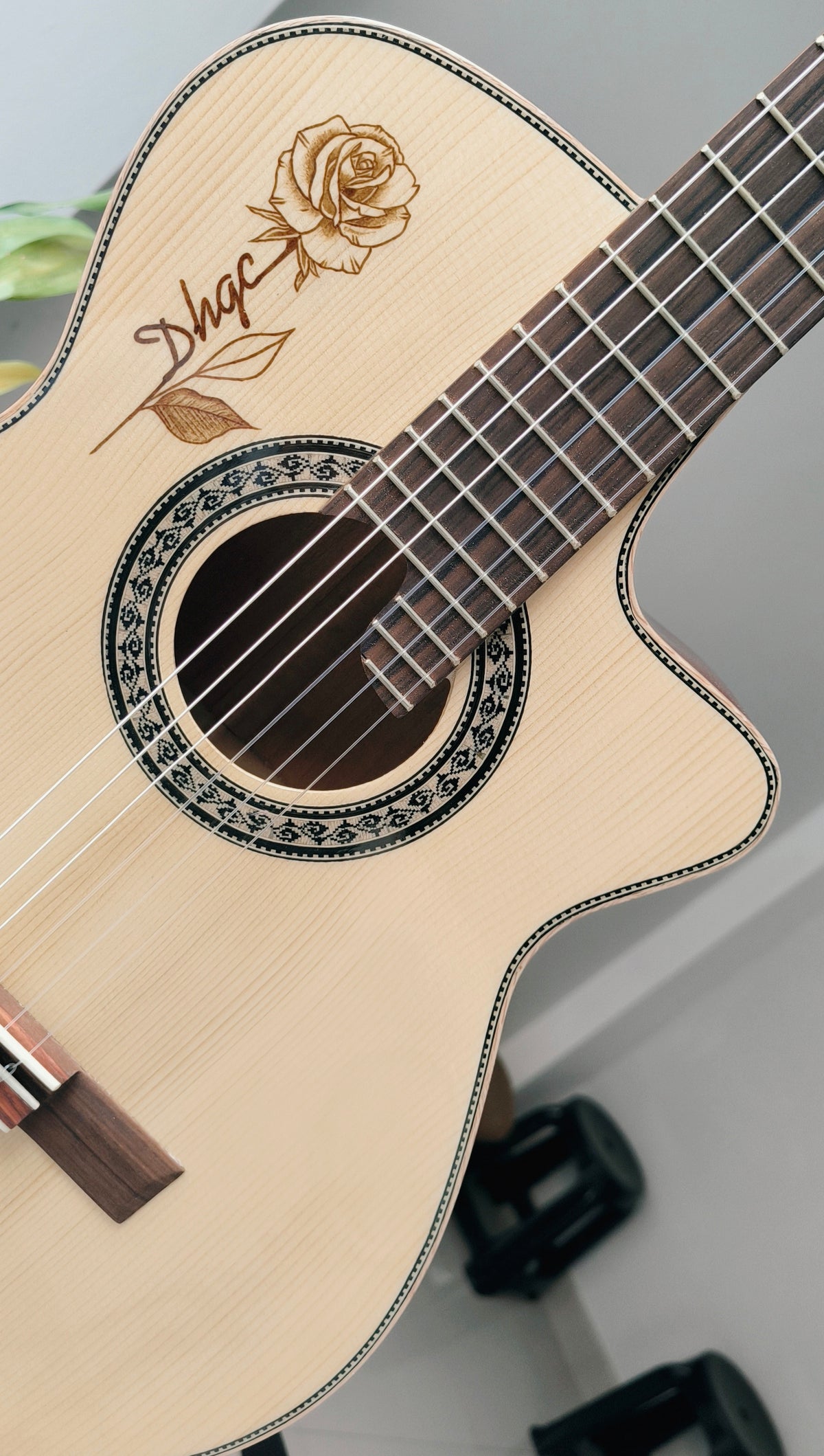 Guitarra Andina Deluxe - Electroacústica de Caoba con Sistema Fishman Presys