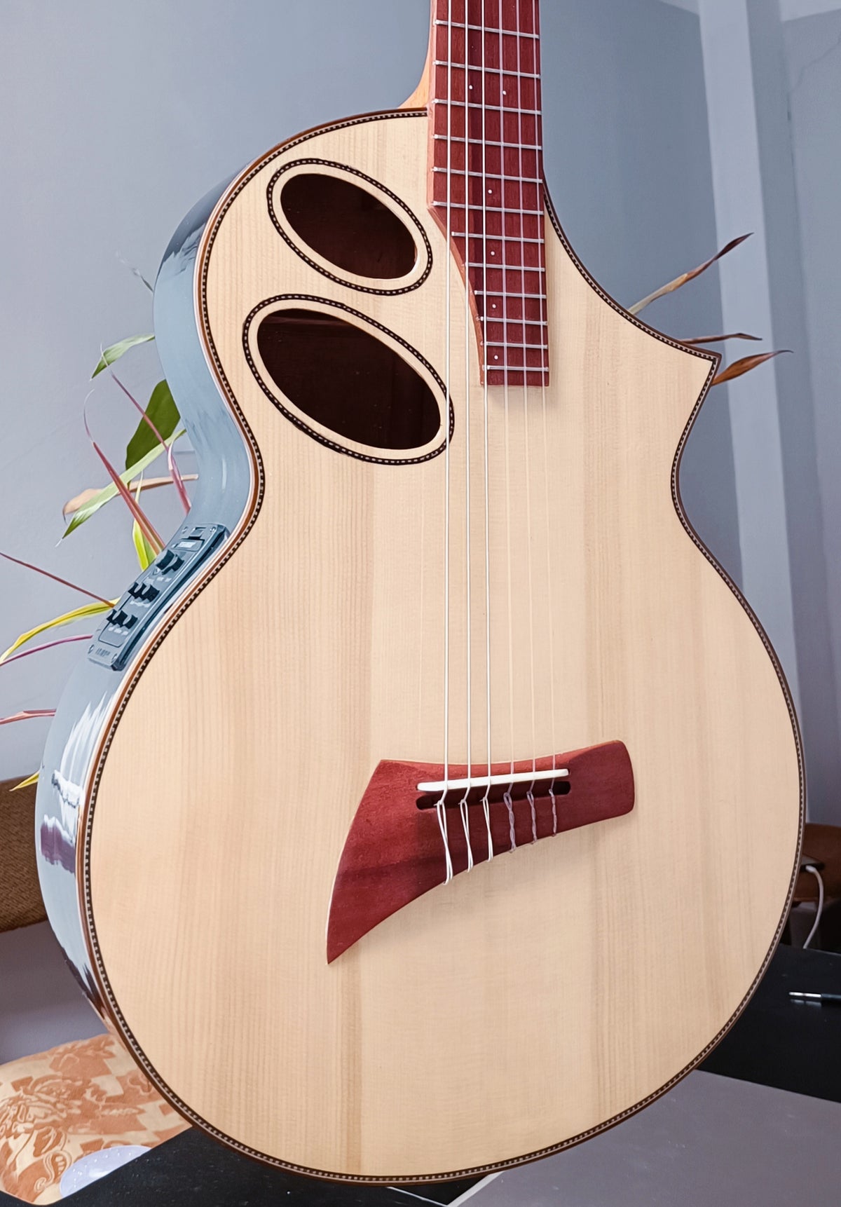 Guitarra Andina Gorrión - Electroacústica con Doble Boca y Sistema Fishman Presys