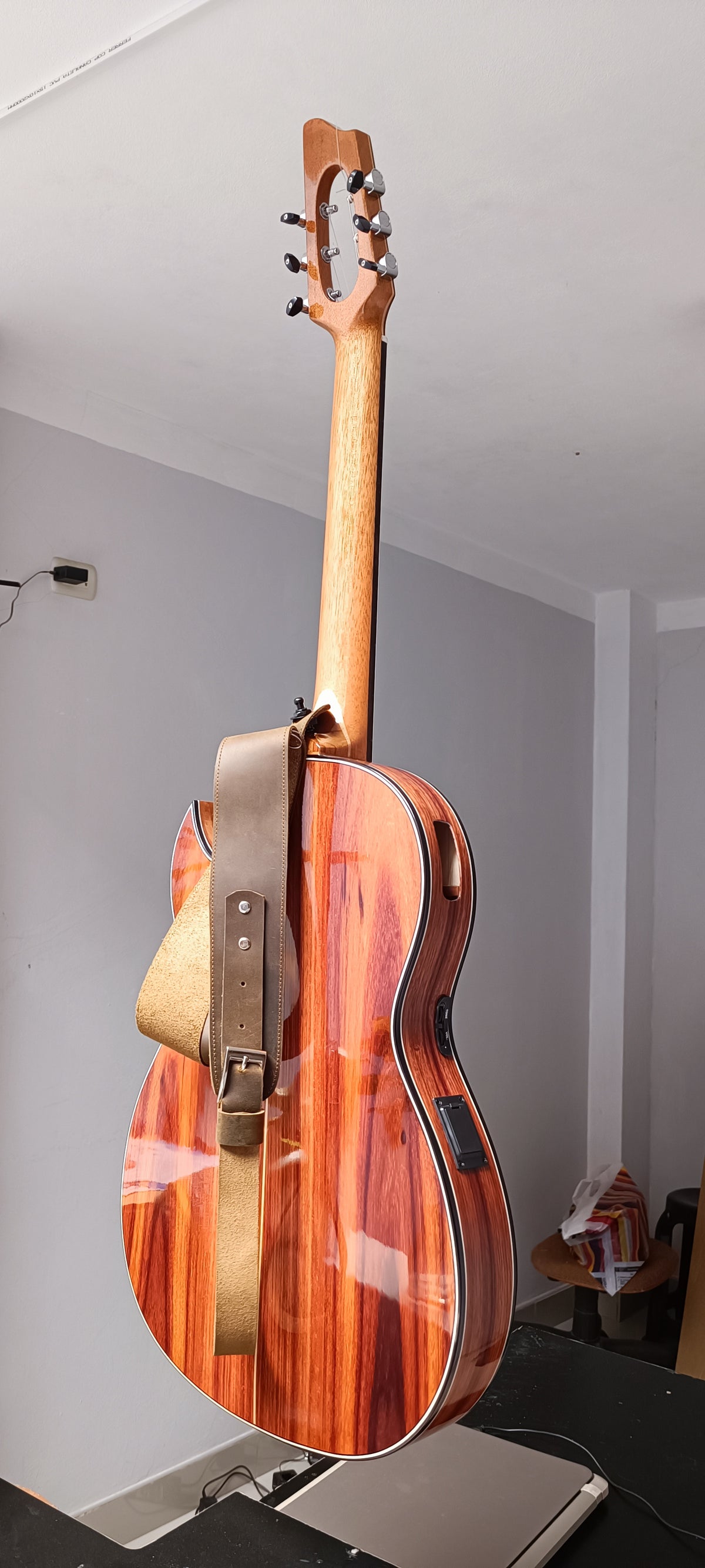 Guitarra Andina Pro Max - Electroacústica Profesional de Alta Gama