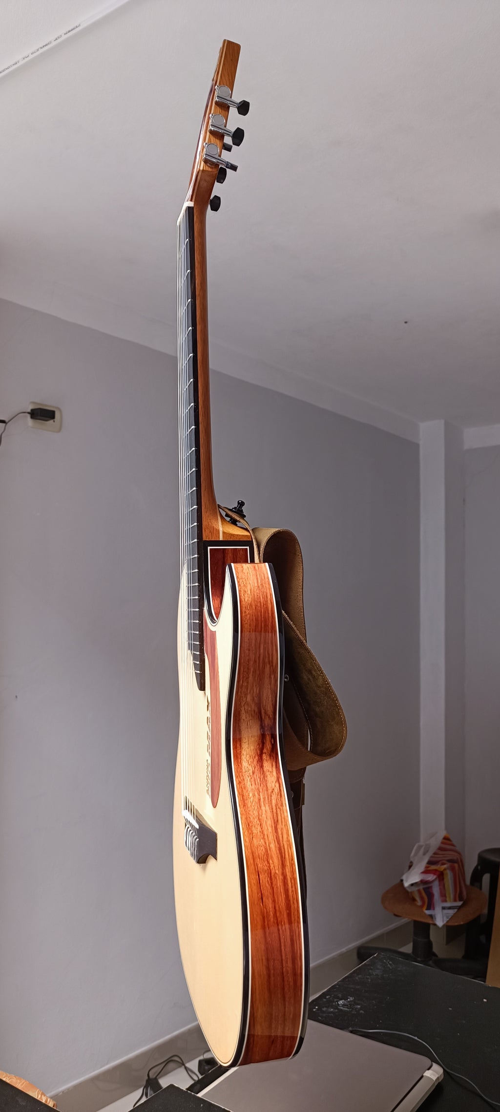 Guitarra Andina Pro Max - Electroacústica Profesional de Alta Gama