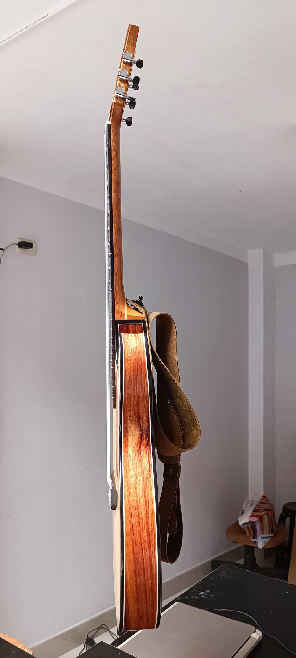 Guitarra Andina Pro Max - Electroacústica Profesional de Alta Gama
