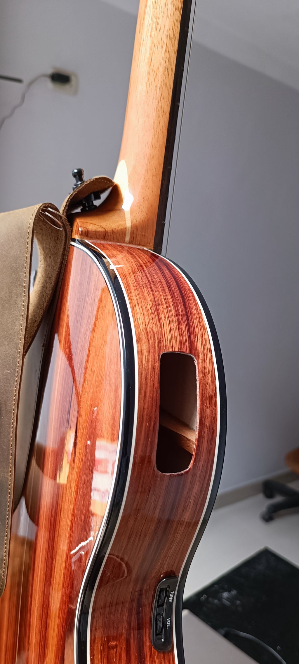 Guitarra Andina Pro Max - Electroacústica Profesional de Alta Gama