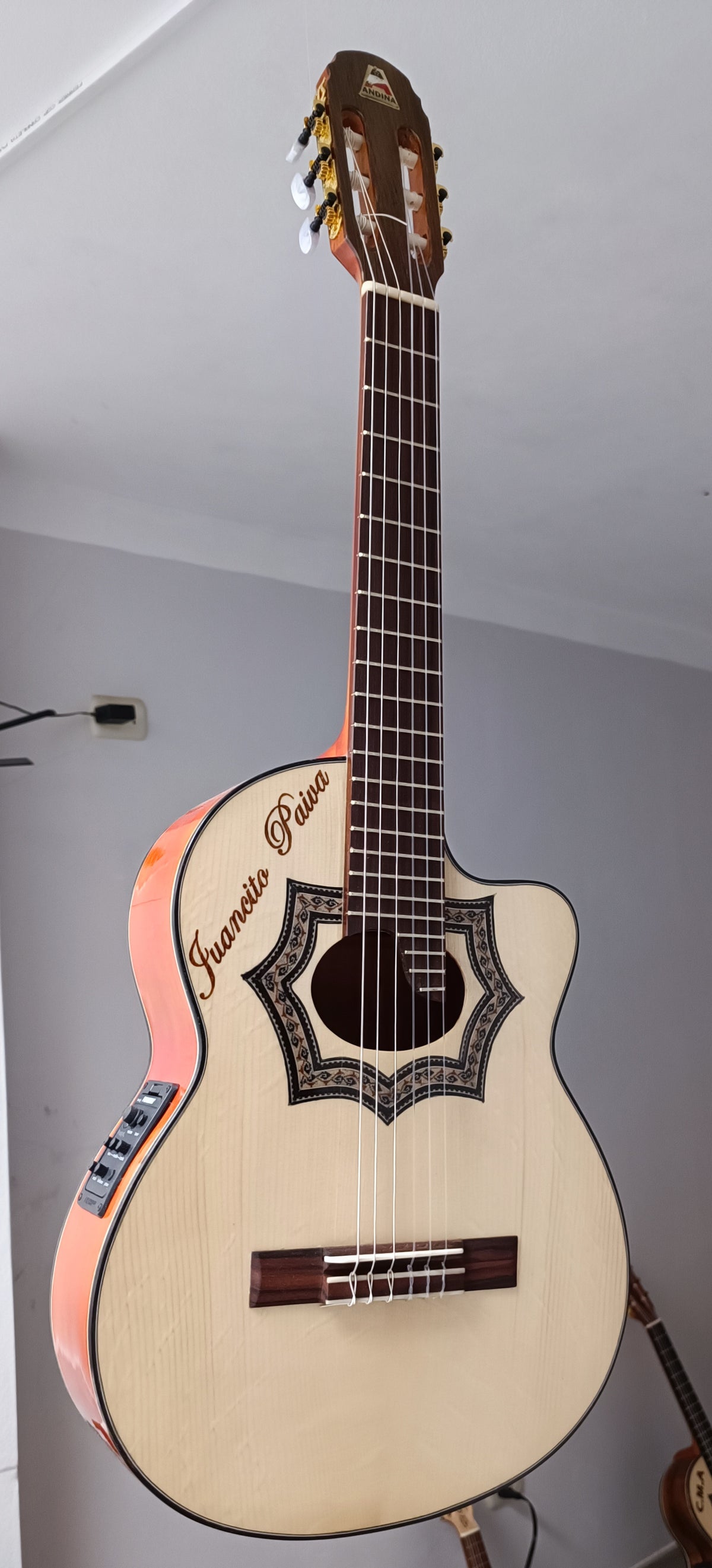 Requinto Andina Conde - Caoba con Sistema Fishman Presys y Cutaway