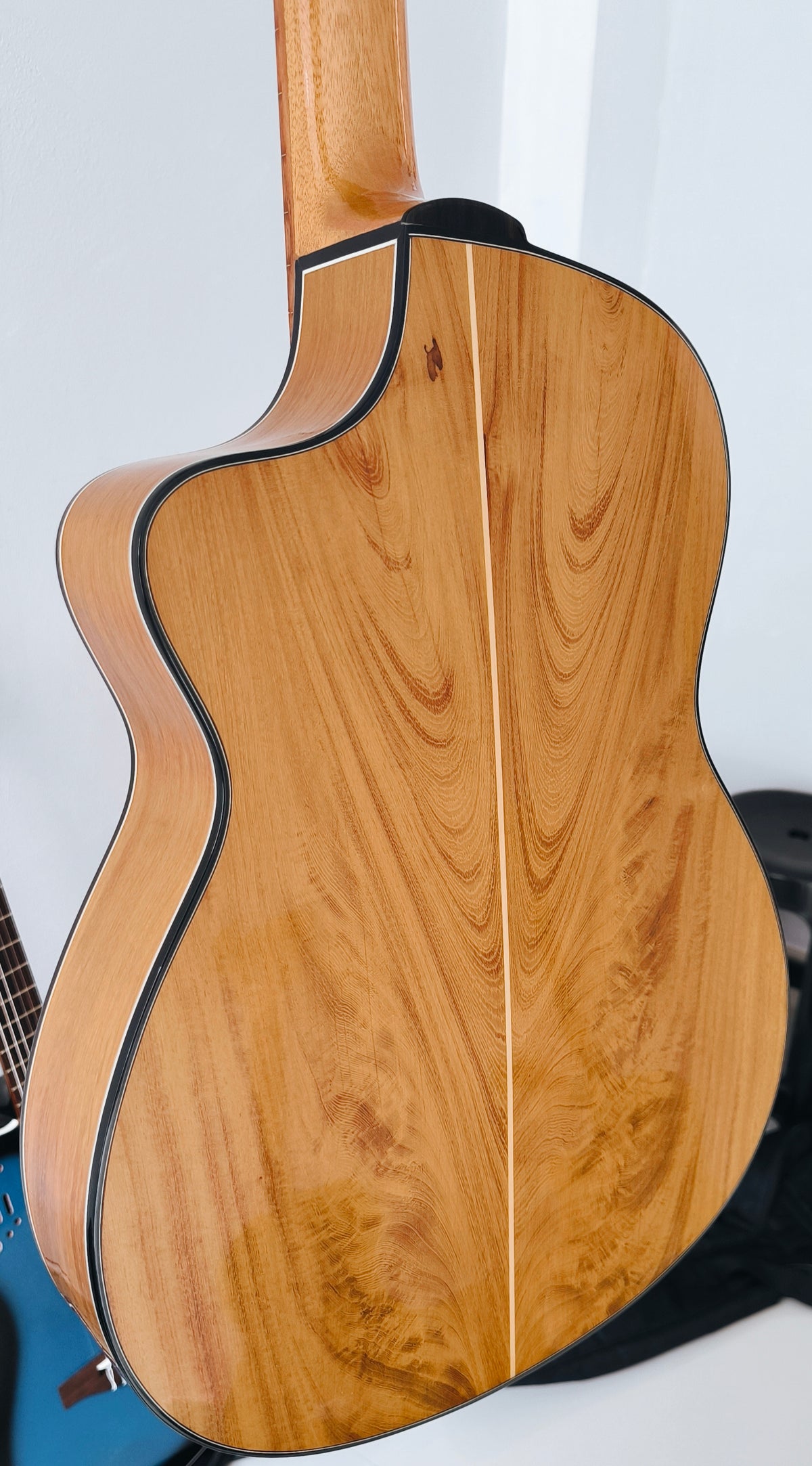 Guitarra Andina AN Slim Belcat - Electroacústica Delgada 6.5cm con Sistema Oculto