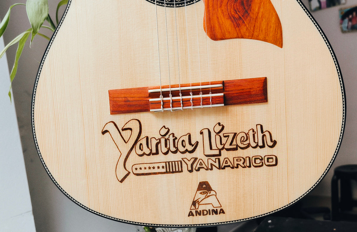 Guitarra Andina Yarita - Edición Especial con Sistema Artec Oculto y Salida Doble