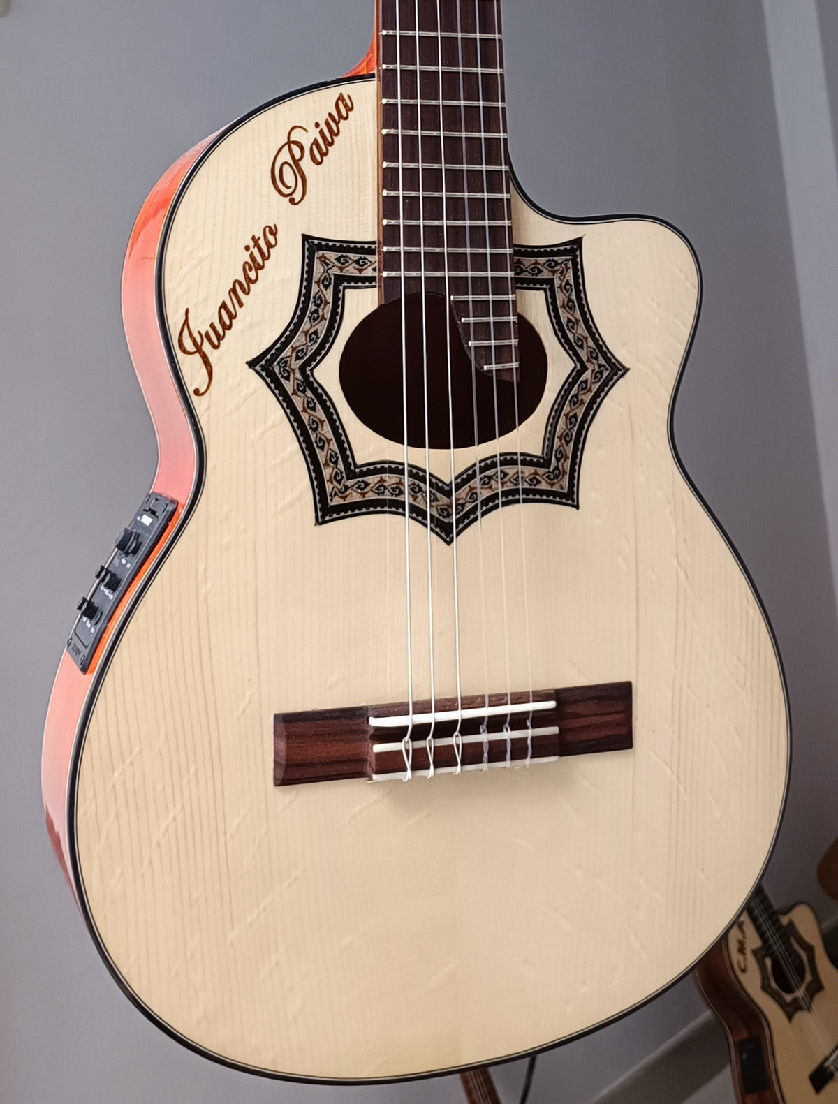 Requinto Andina Conde - Caoba con Sistema Fishman Presys y Cutaway