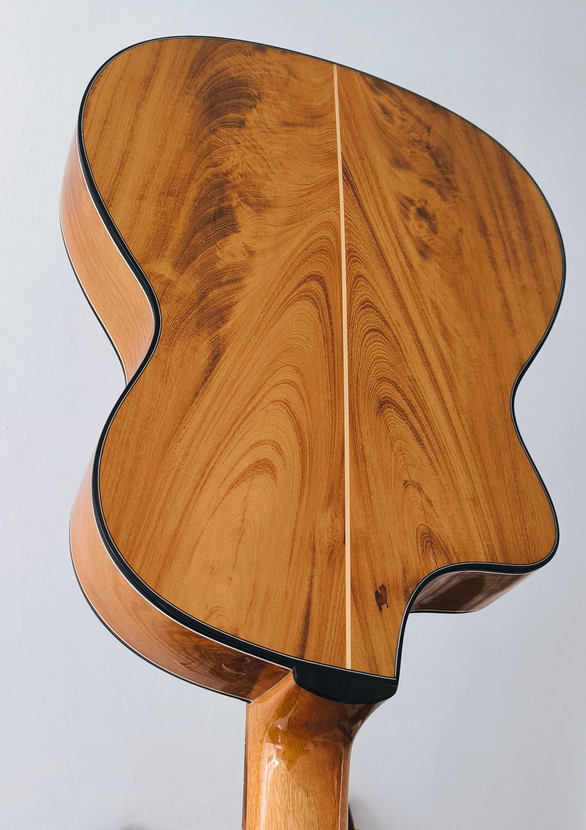 Guitarra Andina AN Slim Belcat - Electroacústica Delgada 6.5cm con Sistema Oculto