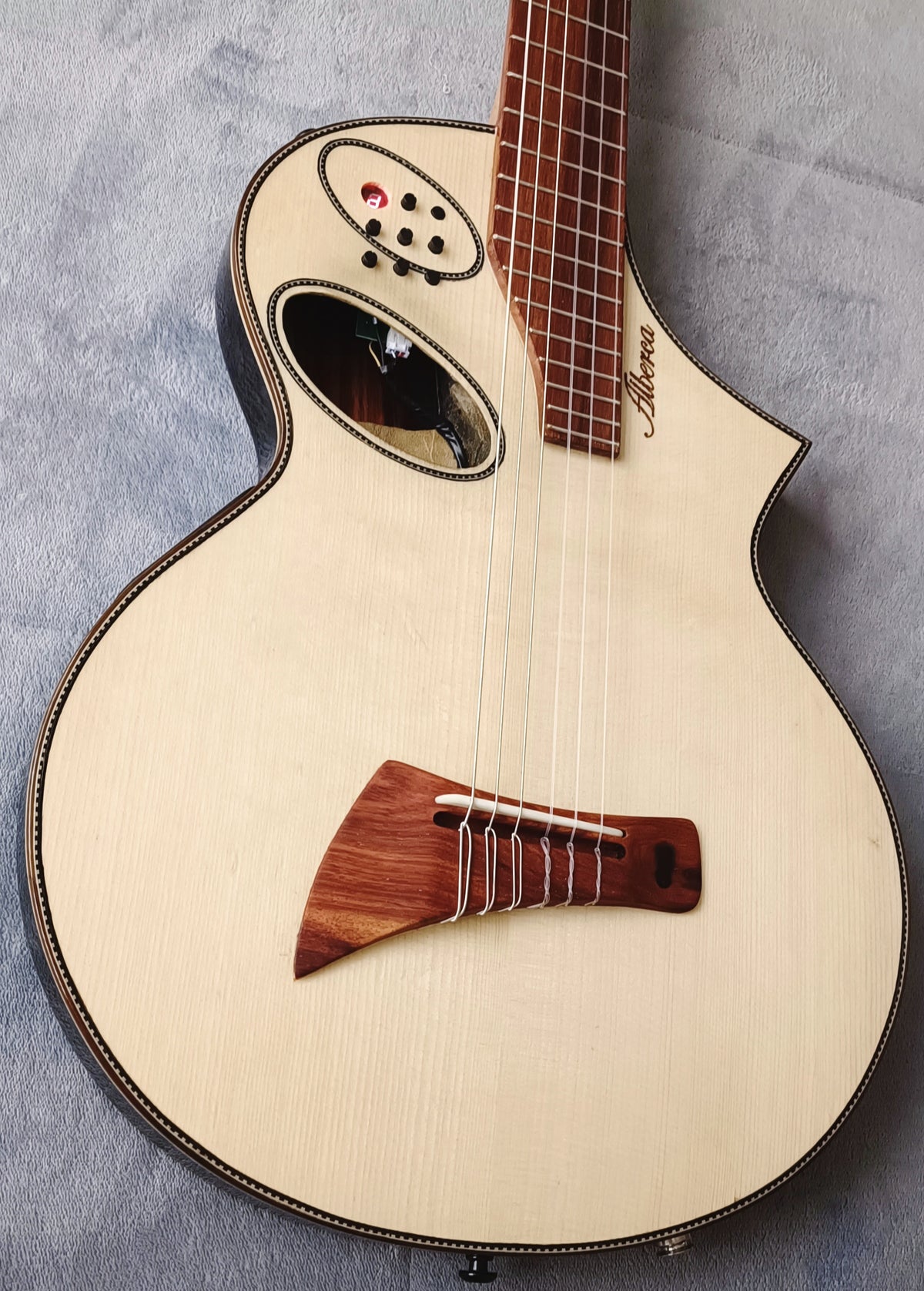 Guitarra Andina Gorrión Semisólida - Electroacústica con Doble Boca