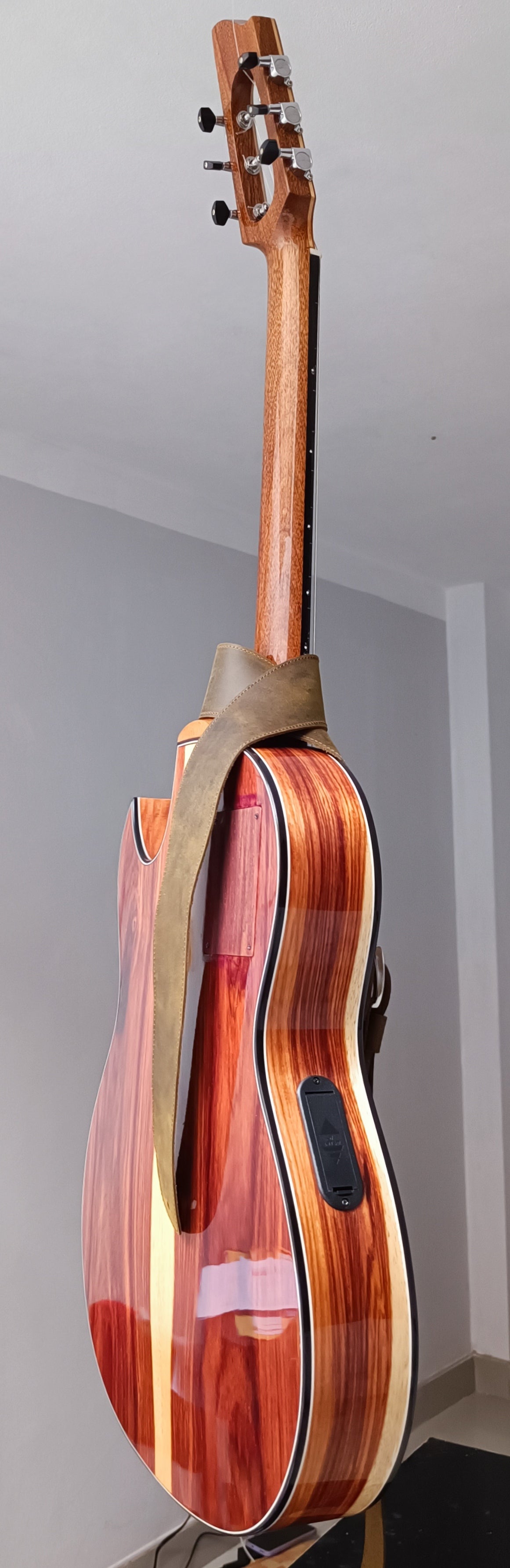 Guitarra Andina Pro Max Gold Profesional - Hecha a Mano con Sistema MIDI