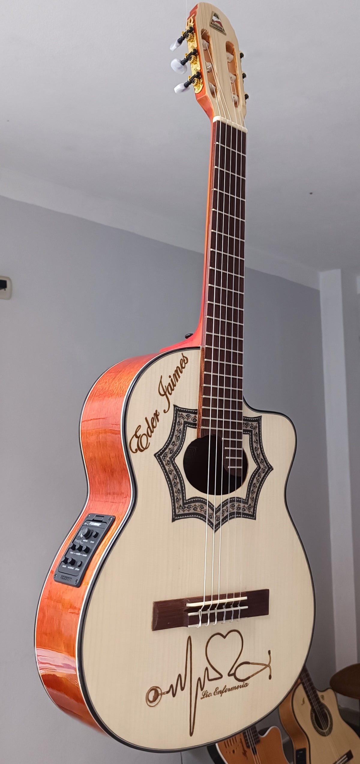 Requinto Andina Conde - Caoba con Sistema Fishman Presys y Cutaway