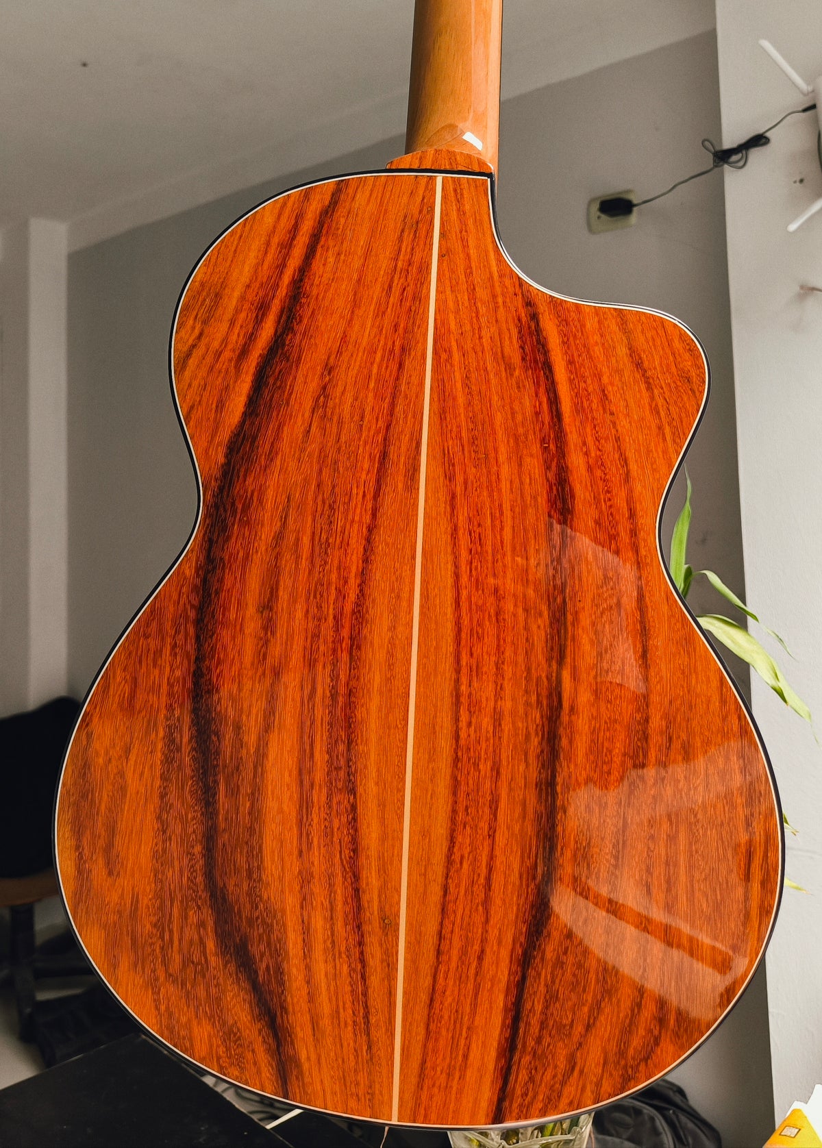 Guitarra AN500 Premium para Zurdo - Electroacústica Profesional Artesanal